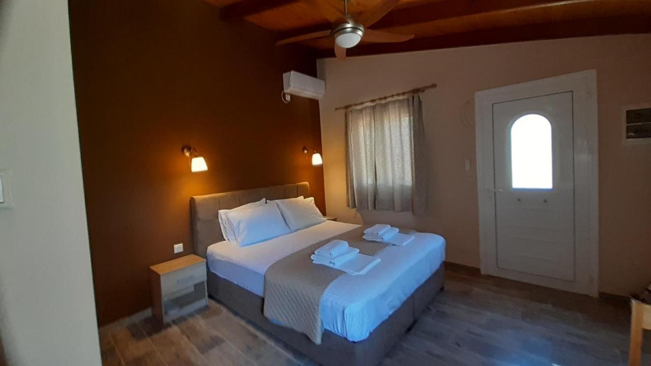 Room Near The Airport Pikérmion 外观 照片