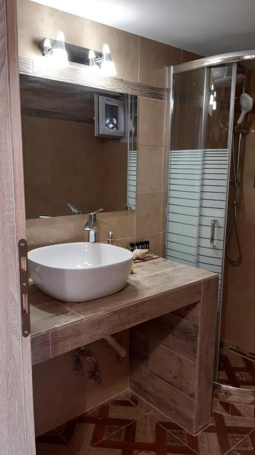Room Near The Airport Pikérmion 外观 照片